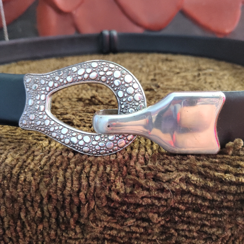 🟡Vintage silver and black belt